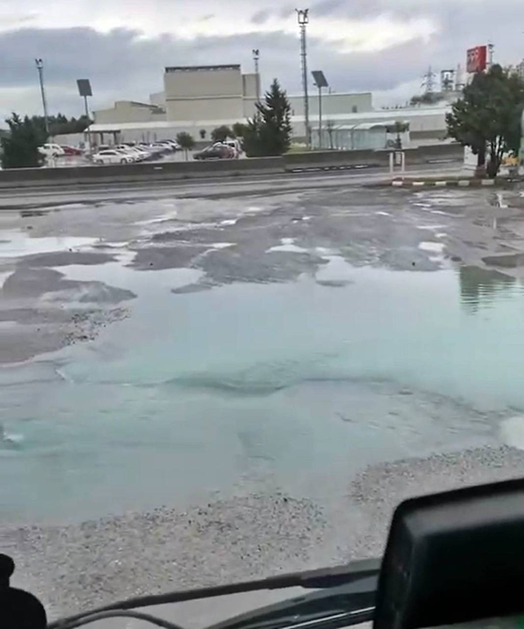 O kentte korkutan anlar: Rögardan mavi renkli su fışkırdı! AFAD ekipleri 'Acil' koduyla bölgeye intikal etti 6